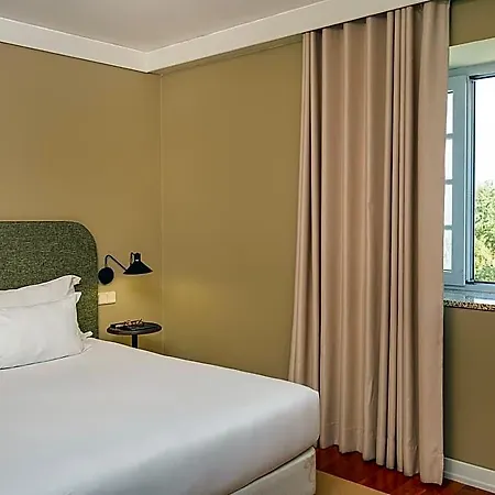 Forrester Essence Douro - By Unlock 4*